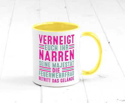 Verneigt euch: Feuerwehrfrau | Feuerwehr v2 Geschenkidee Humor Tasse