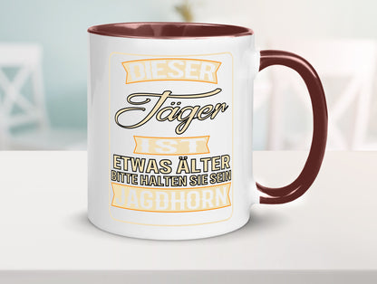 Dieser Jäger ist etwas Älter halten sie sein Jagthorn lustiger Spruch Geschenk