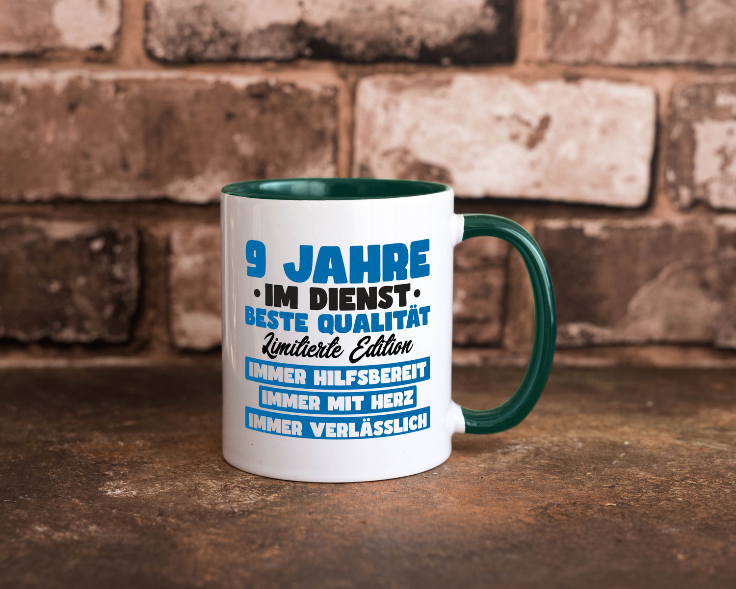 9 Jahre im Dienst | Jubiläum Arbeit v7 lustig Kollegen Büro Geschenk Tasse