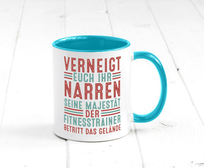 Verneigt euch: Fitnesstrainer | Personal Trainer v2 lustig Humor Geschenkidee Tasse