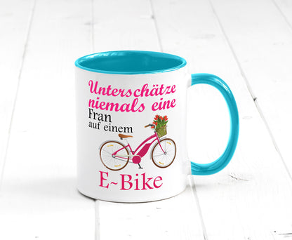 Unterschätze niemals eine Frau | E-Bike Sport Rad fahren lustig Humor