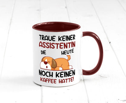 Traue keiner Assistentin | Assistenz Hilfskraft Humor Geschenkidee Tasse