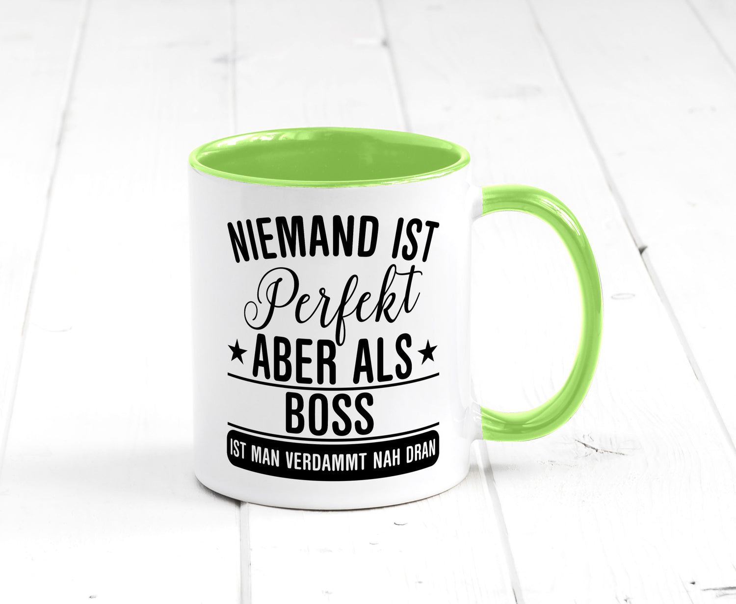 Verdammt nah dran: Boss | Führungskraft Vorgesetzter Humor Geschenkidee Tasse