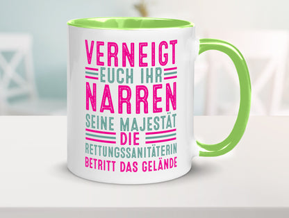 Verneigt euch: Rettungssanitäterin | Sanitäter Geschenkidee Humor Tasse