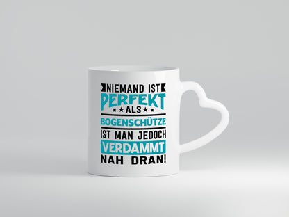 Niemand ist Perfekt | Bogenschütze Verdammt nah dran lustig Humor Geschenkidee