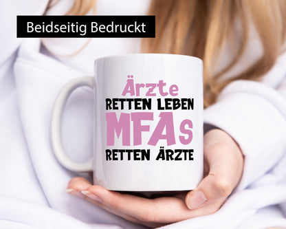 MFA retten Ärzte | Medizinische Fachangestellte Arzthelfer Geschenk Humor