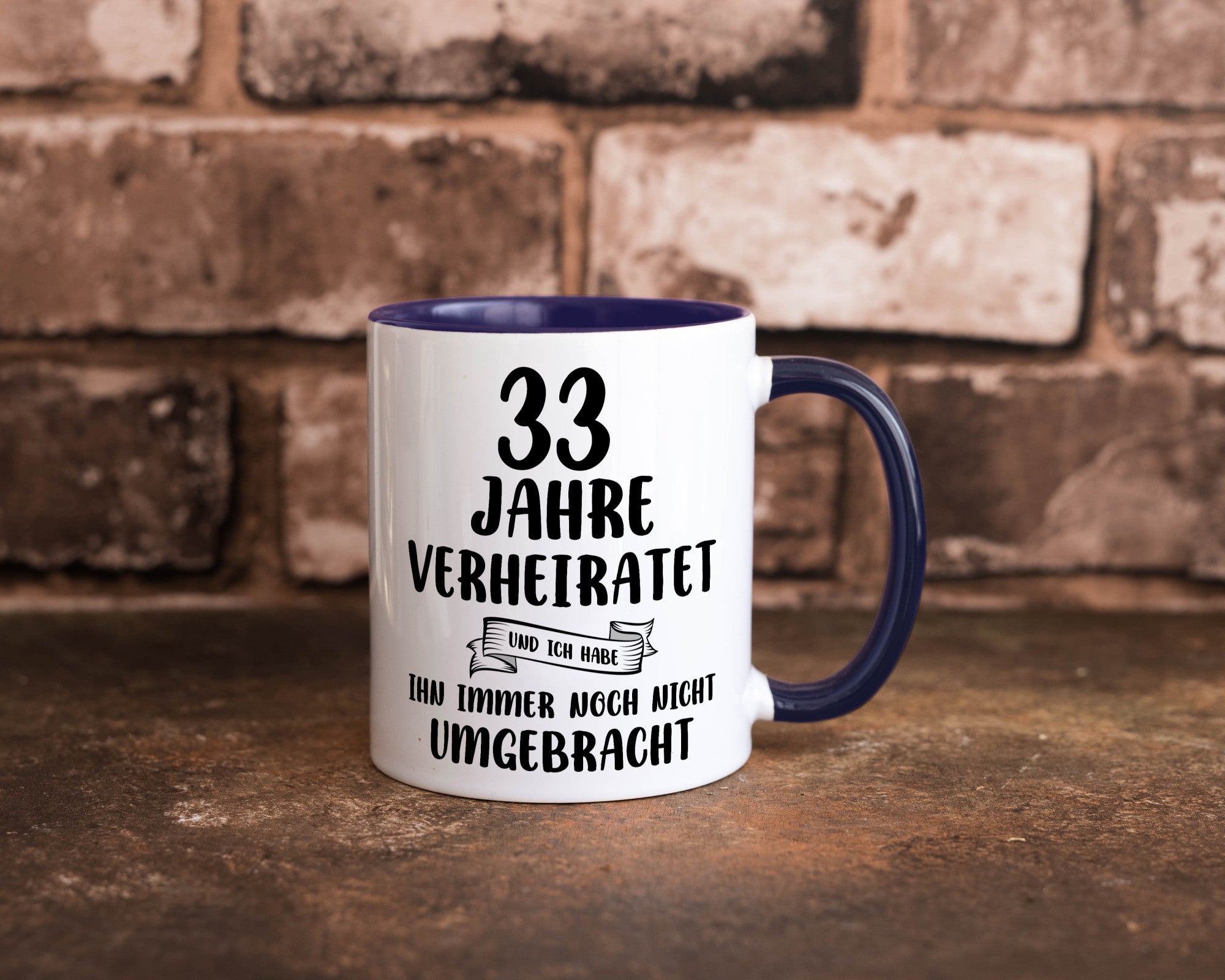 33 Jahre Verheiratet, immer noch am Leben! lustiger Spruch Geschenk Humor
