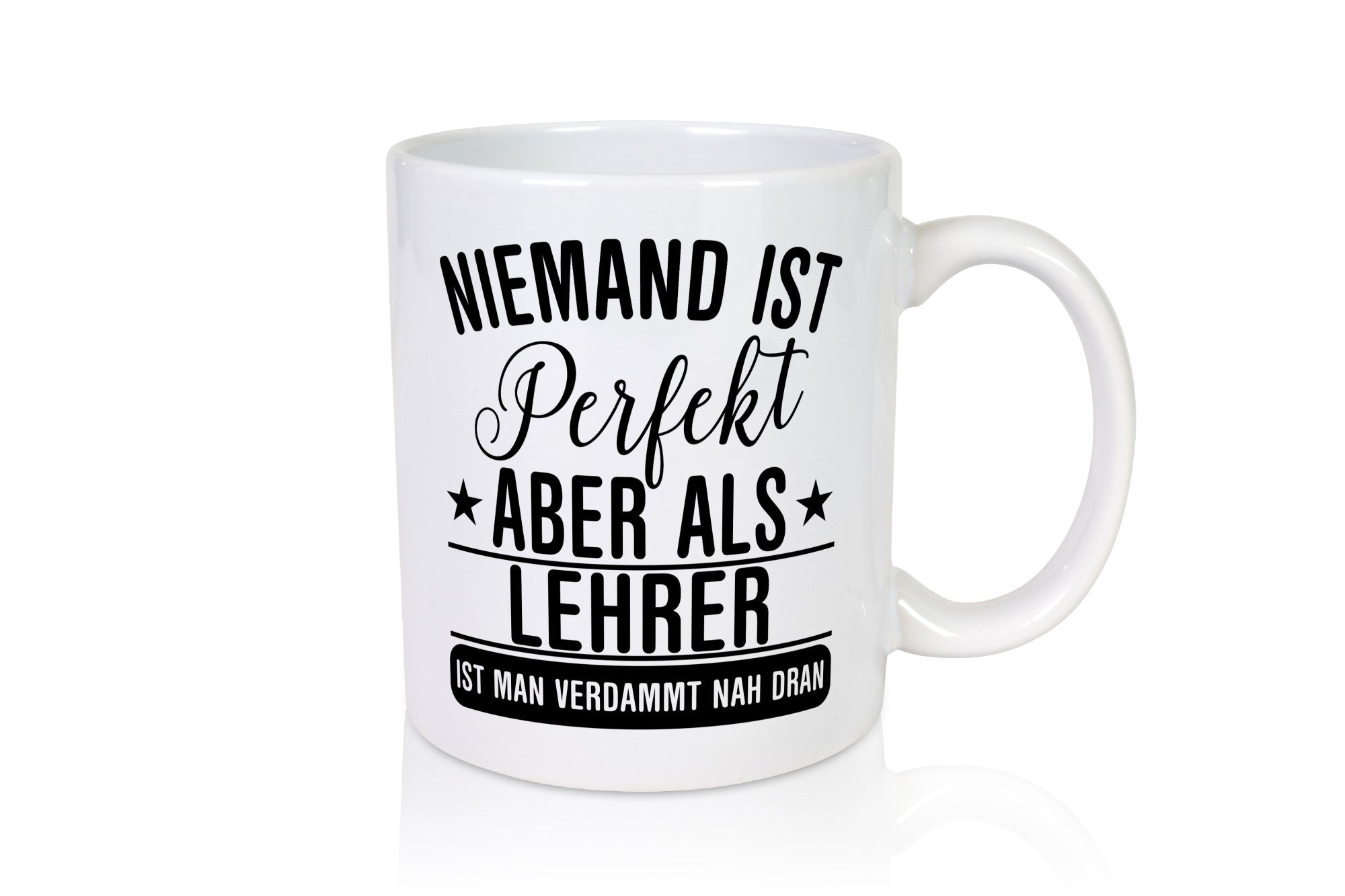 Verdammt nah dran: Lehrer | Schule Beruf Schüler Geschenk Arbeit Kollegen Büro