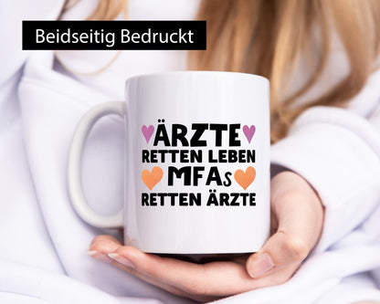 MFAs retten Ärzte | Arzthelferin Tasse Medizin lustig Humor Geschenkidee