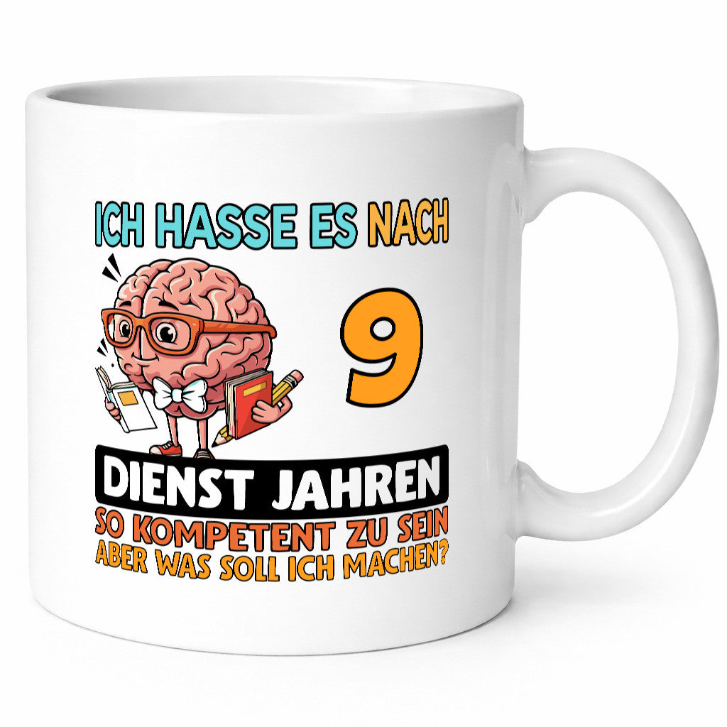 9 Dienstjahre | Arbeit Kompetent Humor Kollegen Büro Geschenkidee Tasse
