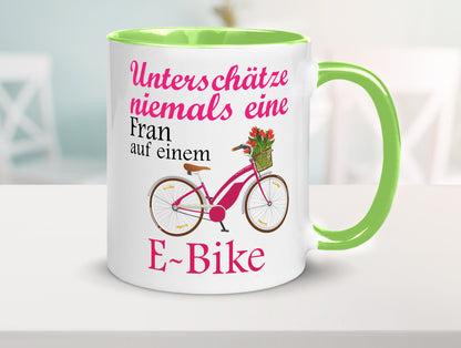 Unterschätze niemals eine Frau | E-Bike Sport Rad fahren lustig Humor