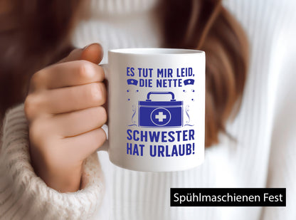 Nette Schwester hat Urlaub | Arztkoffer Tabletten lustiger Spruch Geschenk