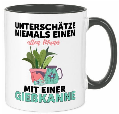Niemals Mann mit Gießkanne unterschätzen | Blumen lustiger Spruch Geschenk Tasse