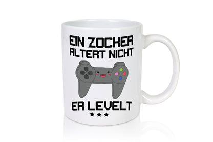 Ein Zocker altert nicht, er levelt Humor Geschenkidee Tasse