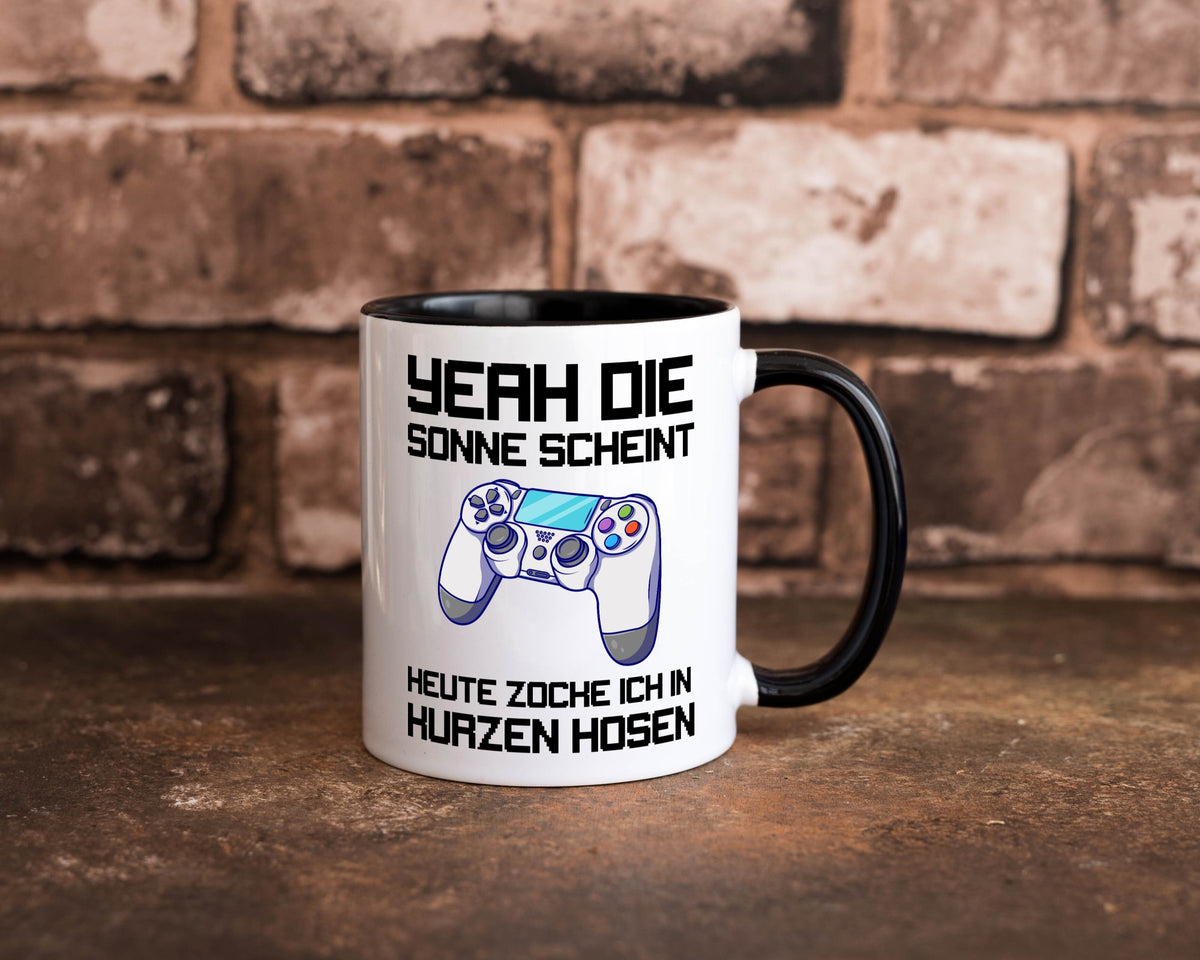 Zocken in kurzen Hosen | Gamer Tasse Statement Humor Geschenkidee