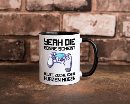 Zocken in kurzen Hosen | Gamer Tasse Statement Humor Geschenkidee