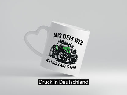 Aus dem weg ich muss aufs Feld | Traktor Bauer v2 Humor Geschenkidee Tasse