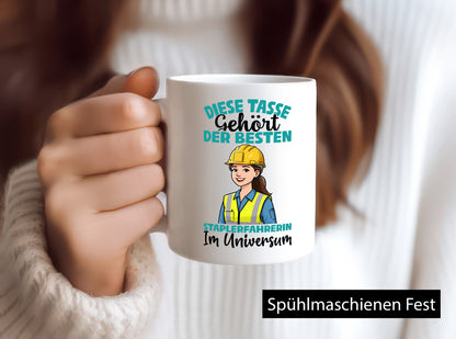 Im Universum: Staplerfahrerin | Gabelstapler Humor Geschenkidee Tasse