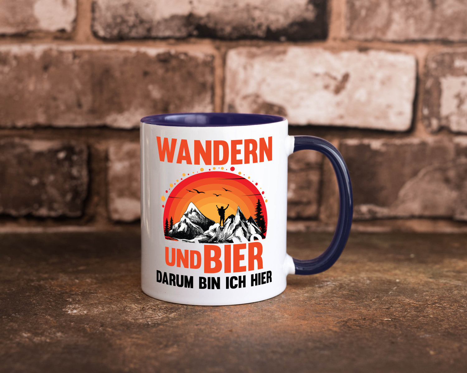 Wandern und Bier darum bin ich hier | lustiger Spruch Geschenk Humor