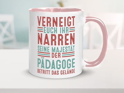 Verneigt euch: Pädagoge | Pädagogik Humor Geschenkidee Tasse