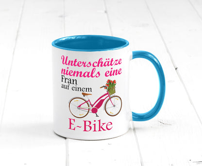Unterschätze niemals eine Frau | E-Bike Sport Rad fahren lustig Humor