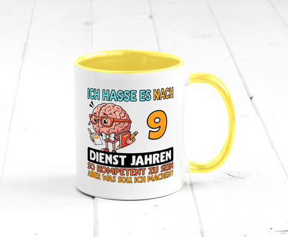 9 Dienstjahre | Arbeit Kompetent Humor Kollegen Büro Geschenkidee Tasse