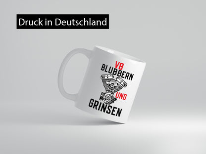 Blubbern und Grinsen | V8 Motor Hubraum Autofan Humor Geschenkidee Tasse