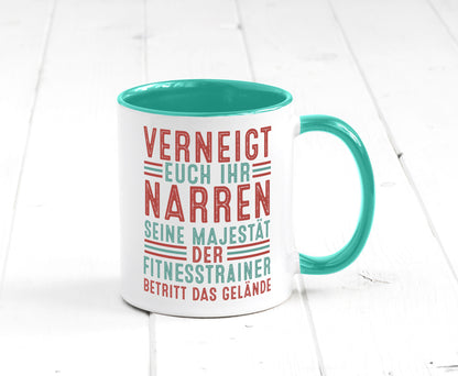 Verneigt euch: Fitnesstrainer | Personal Trainer v2 lustig Humor Geschenkidee Tasse