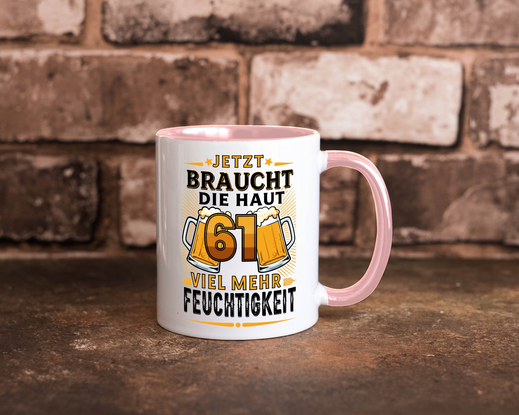 61 braucht die haut mehr Feuchtigkeit | 61. Geburtstag Geschenkidee Humor Tasse