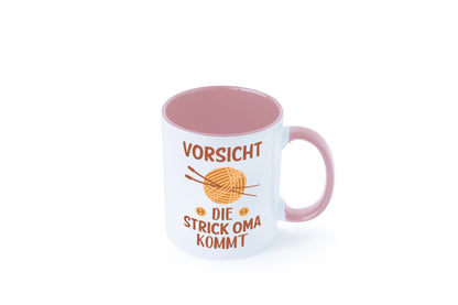 Vorsicht, Strickoma kommt | Wolle Stricknadeln Humor Familie Geschenkidee Tasse