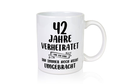 42 Jahre Verheiratet, immer noch am Leben! Geschenkidee Humor Tasse