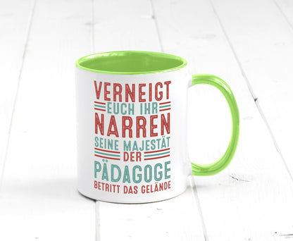 Verneigt euch: Pädagoge | Pädagogik Humor Geschenkidee Tasse