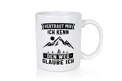 Vertraut mir, kenn den Weg | Berge Mond Bäume Humor Geschenkidee Tasse