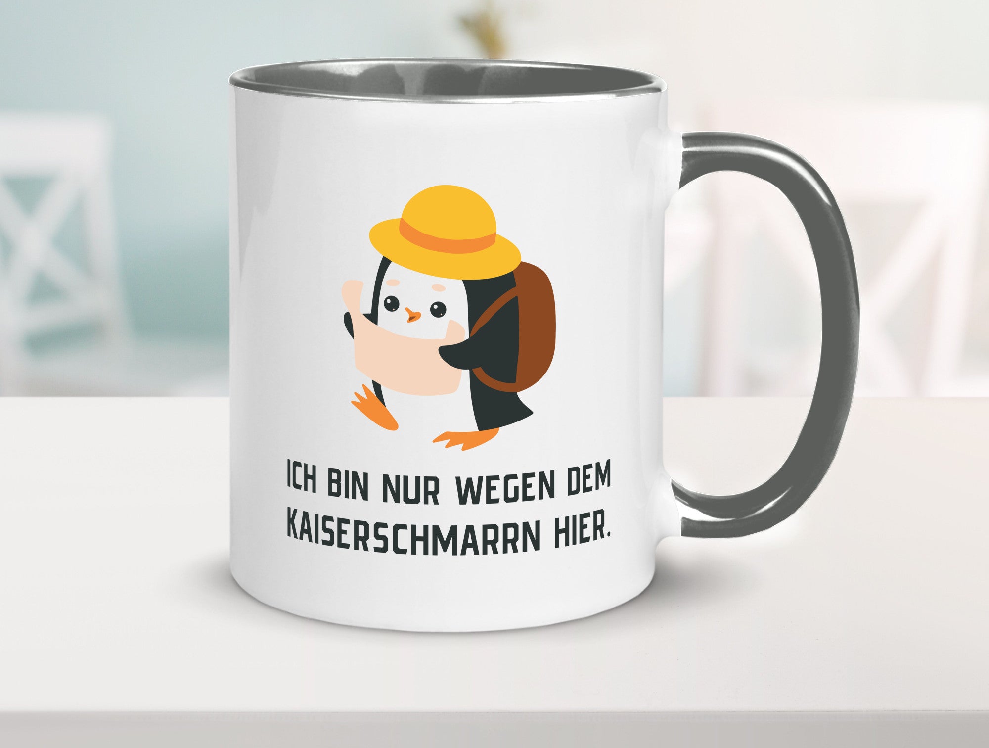 Ich bin nur wegen dem Kaiserschmarrn hier | Pinguin Geschenkidee Humor Tasse