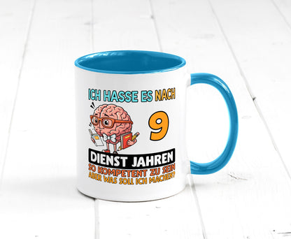 9 Dienstjahre | Arbeit Kompetent Humor Kollegen Büro Geschenkidee Tasse