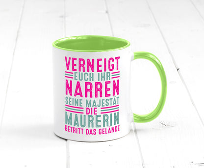 Verneigt euch: Maurerin Humor Geschenkidee Tasse
