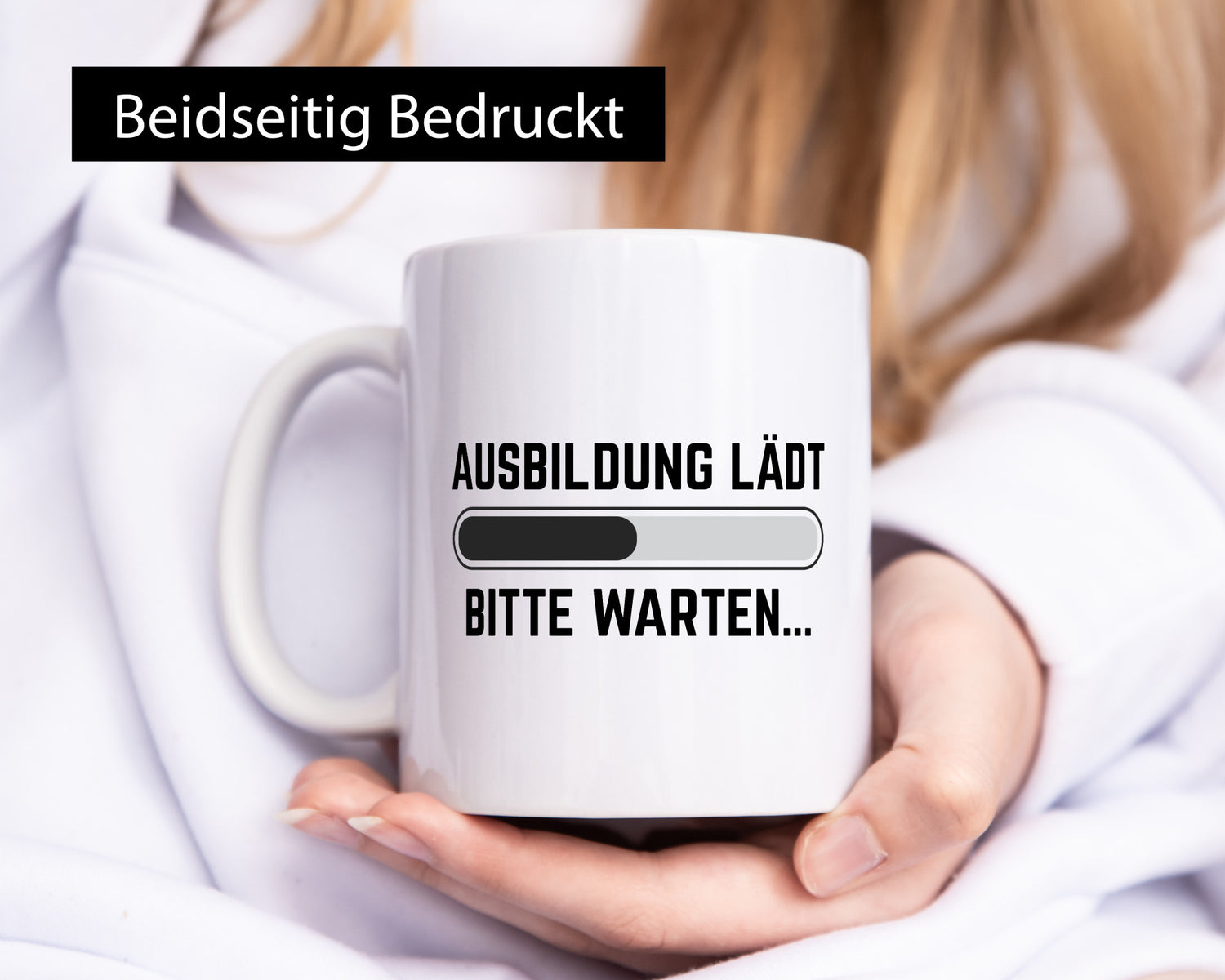 Ausbildung Lädt bitte warten | lustiger Spruch Geschenk Humor Geschenkidee Tasse