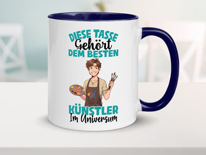 Im Universum: Künstler | Kunst Geschenkidee Humor Tasse