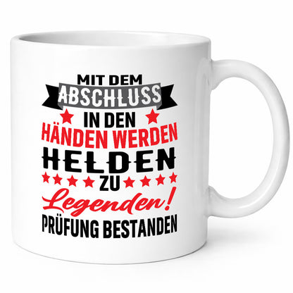 Mit dem Abschluss in den Händen | Prüfung bestanden lustig Humor Geschenkidee