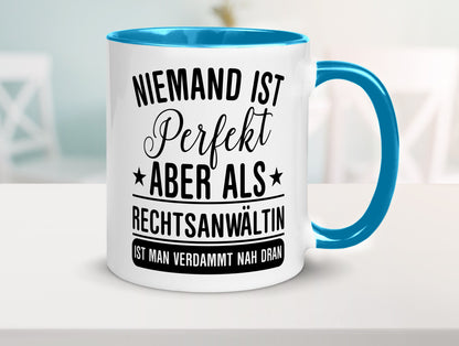 Verdammt nah dran: Rechtsanwältin | Jurstin Anwältin lustiger Spruch Geschenk