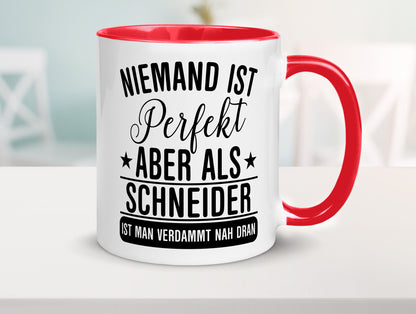 Verdammt nah dran: Schneider | Beruf Schneiderei Geschenkidee Arbeit Kollegen