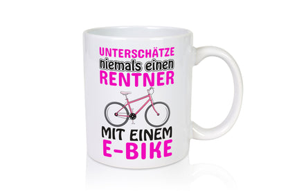Rentner mit E-Bike | Fahrrad Tasse Rente Humor Geschenk Ruhestand Jubiläum