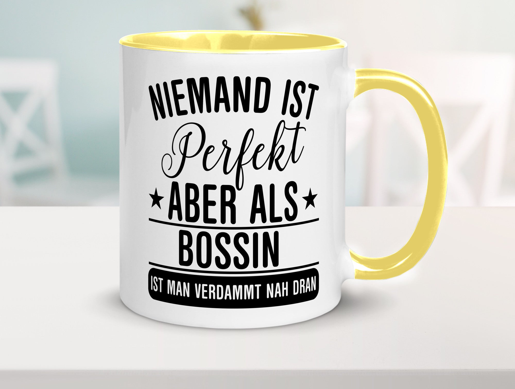 Verdammt nah dran: Bossin | Führungskraft Vorgesetzte Humor Geschenkidee Tasse