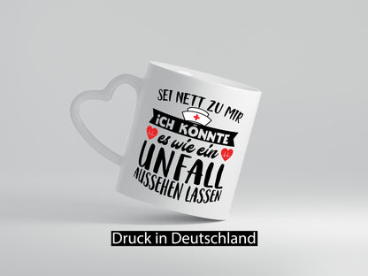 Sei nett zu mir | Unfall Krankenschwester Krankenhaus Geschenkidee Humor Tasse
