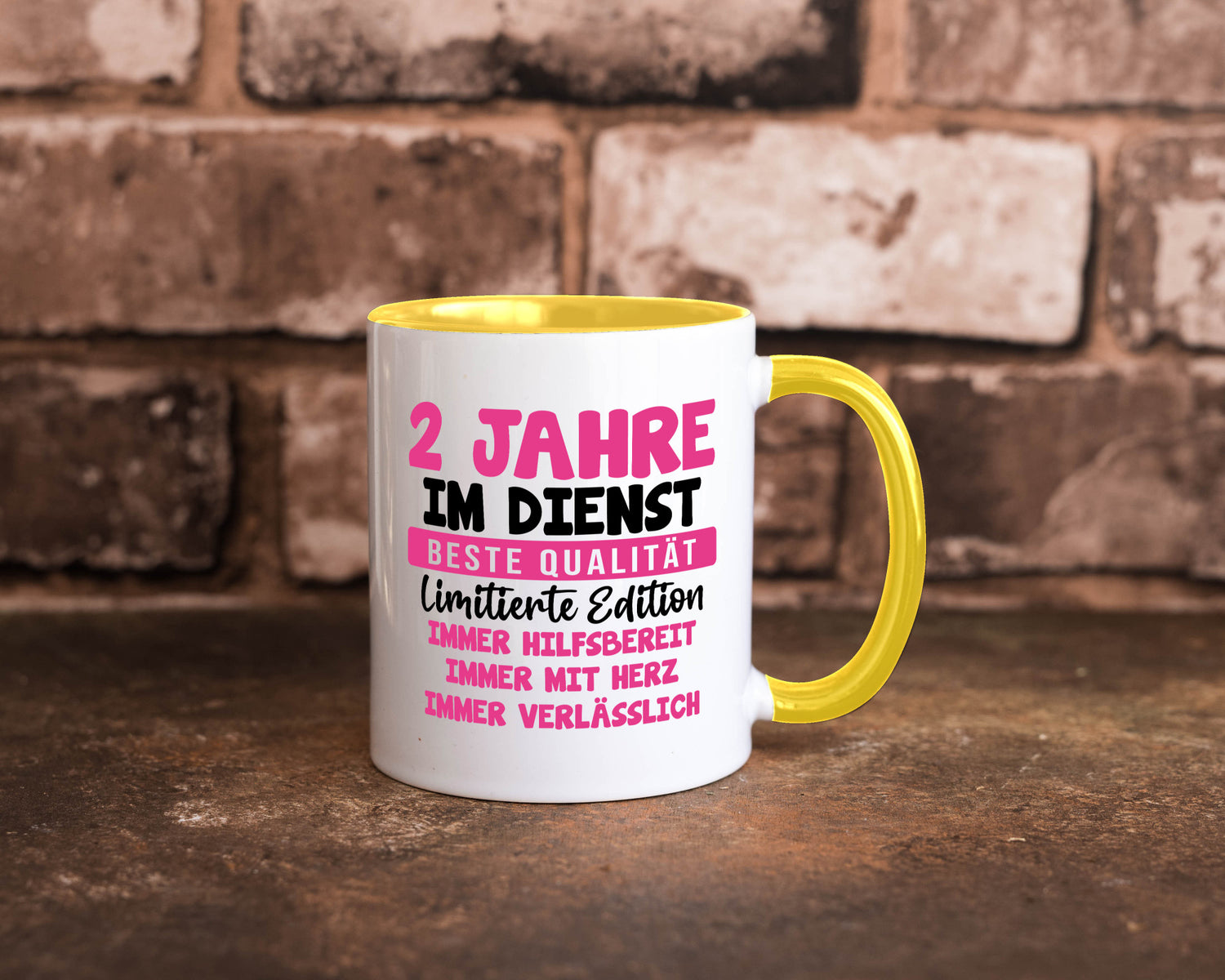 2 Jahre im Dienst | Jubiläum Arbeit v10 lustig Kollegen Büro Geschenk Tasse