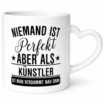 Verdammt nah dran: Künstler | Kunst Humor Geschenkidee Tasse