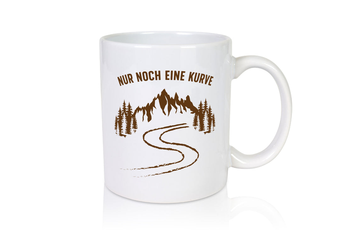 Nur noch eine Kurve | Weg Berge Bäume Geschenkidee Humor Tasse