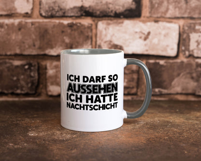 Ich darf so aussehen | Nachtschicht Arbeit lustig Kollegen Büro Geschenk Tasse