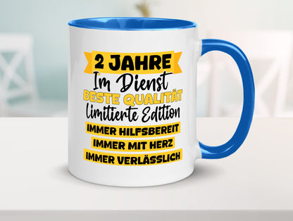 2 Jahre im Dienst | Jubiläum Arbeit v8 lustiger Spruch Geschenk Kollegen Büro