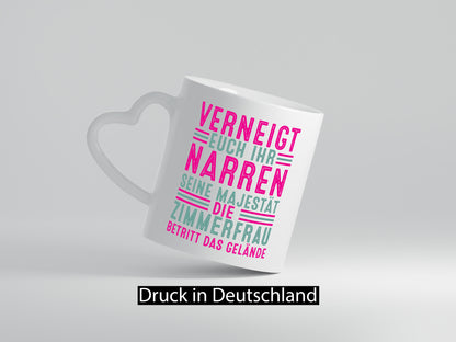 Verneigt euch: Zimmerfrau| Holzbau | Handwerkerin Geschenkidee Humor Tasse